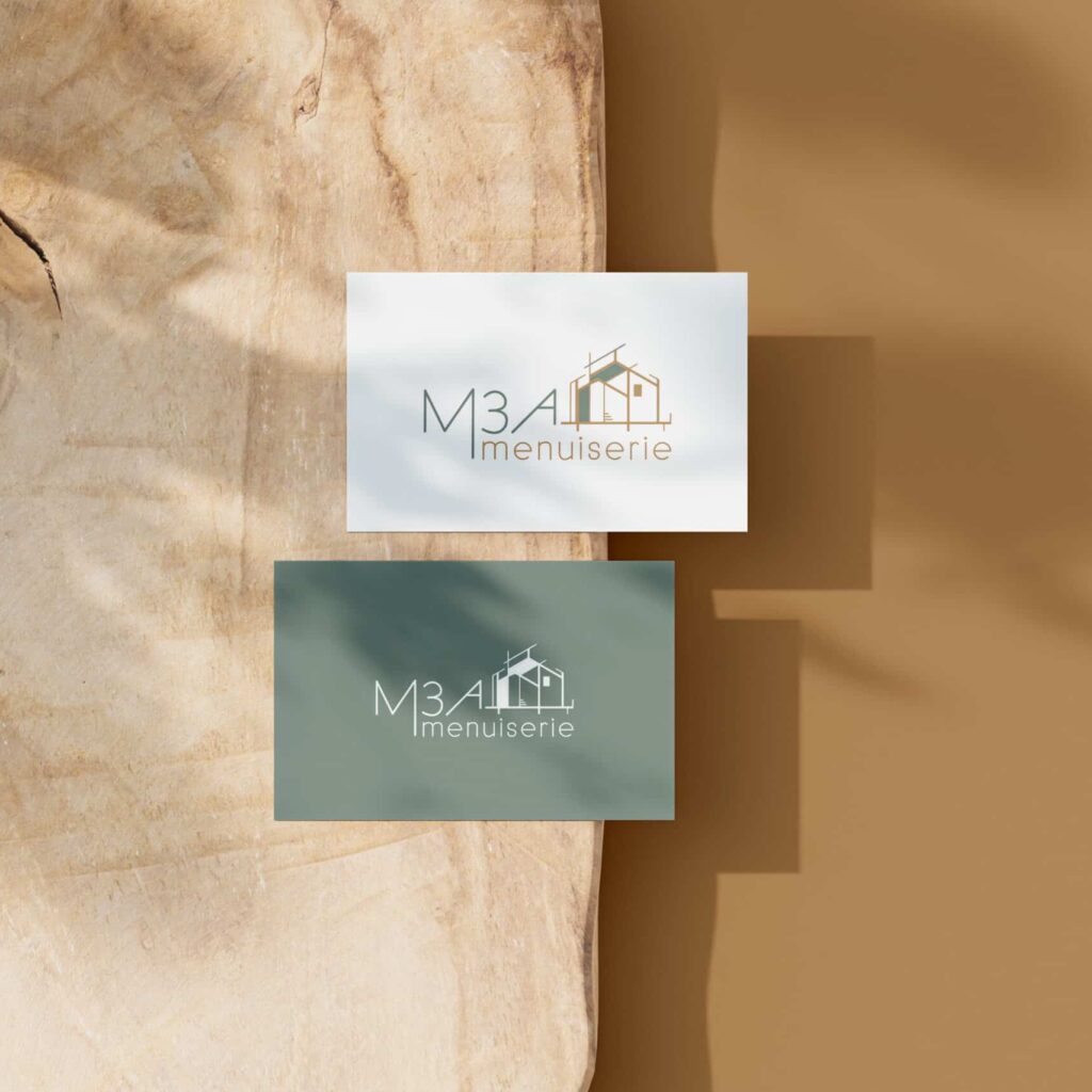Le logo M3A Menuiserie imprimé sur des cartes de visite professionnelles